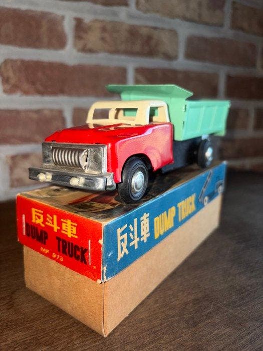 MF163,MF973 - Blikken speelgoedauto - Dump Truck, fire truck, Antiquités & Art, Antiquités | Jouets