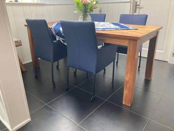 Set van 4 leren eetkamerstoelen - met wieltjes en, Huis en Inrichting, Stoelen, Ophalen of Verzenden, Nieuw, Eén