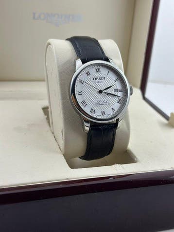 It will be shipped with the box and certificate; on the, Nieuw