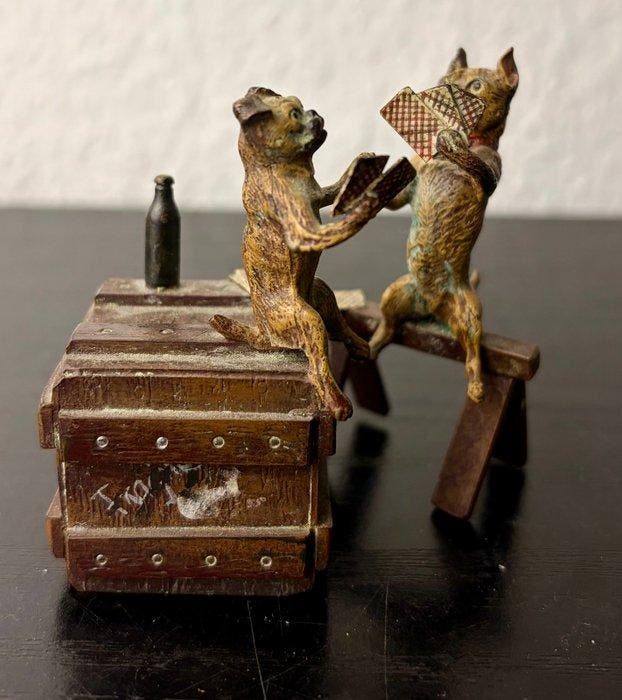Beeldje - Honden die kaarten spelen - Koud geverfd brons,, Antiquités & Art, Antiquités | Céramique & Poterie