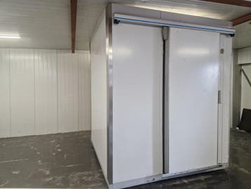 Vriescel 214 x 214 x 266 cm, Gebruikt, Koelen en Vriezen