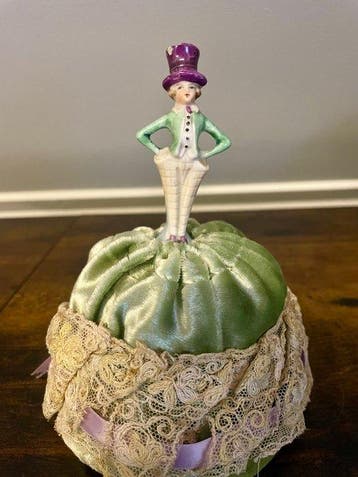 Beeldje - Half-doll pincushion - Porselein, Fluweel, Textiel, Antiek en Kunst