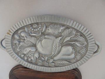 Schotel - Twee prachtige oude onderborden van faience uit