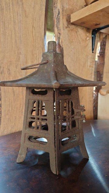 Japanse pagode lantaarn - IJzer (gegoten) - Japan - 20e eeuw