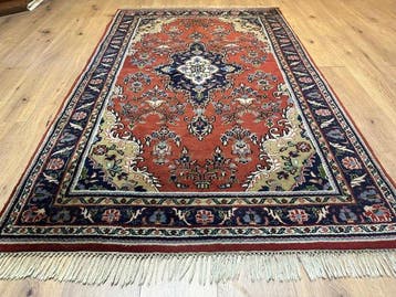 Tapis Sarough indien classique avec un motif médaillon, Maison & Meubles