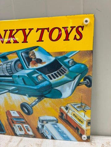 Dinky Toys – Emaille Reclamebord – Klassieke Speelgoedauto’s