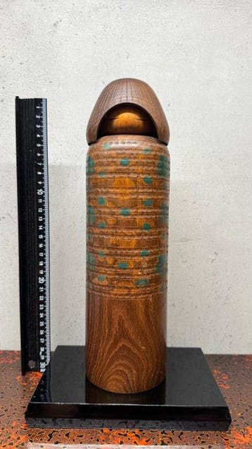 Vintage Sosaku Kokeshi getiteld: Ikat Beauty door Miyajima
