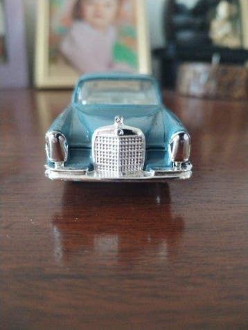 Dinky Toys 1:43 - Model sportwagen - Mercedes Benz 220 SE -, Nieuw