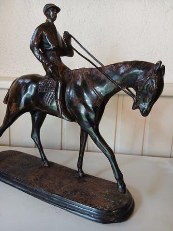 Reliëf, Groot brons sculptuur paard met jockey - 36 cm -, Antiek en Kunst
