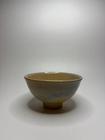 Japanse Hagi-ware Chawan – zacht wit-grijs glazuur –
