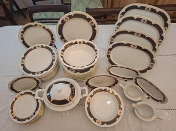 Graf Von Henneberg - Eetservies voor 12 (59) - Model 1777