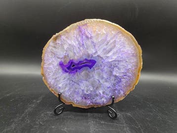 Dalle d’agate cristalline + socle - Hauteur : 15.5 cm -