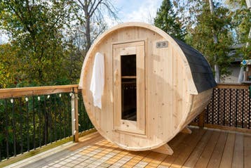 Barrelsauna met veranda | Canadese Buitensaunas | Tonsauna, Ophalen of Verzenden, Nieuw, Fins of Traditioneel, Complete sauna