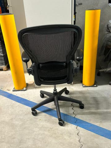 Refurbished Herman Miller Aeron C, inclusief lumbar support, Verzenden, Zwart, Zo goed als nieuw, Bureaustoel