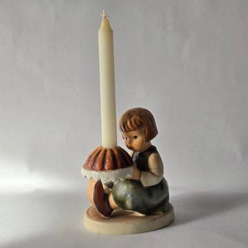 Goebel - Figurine - Hummel #338 - Der Geburtstagskuchen /