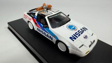 DISM 1:43 - Modelauto - Nissan Z31 Fairlady Z Pace Car 300ZR