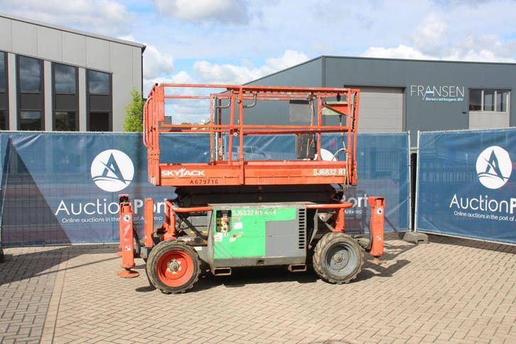 Veiling: Schaarhoogwerker SkyJack SJ6832RT Diesel 12m 2015, Articles professionnels, Machines & Construction | Ascenseurs, Échafaudages & Échelles