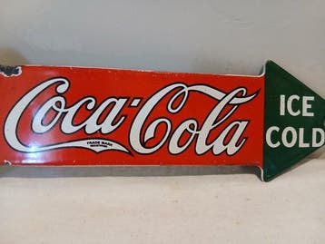 Coca-Cola - Emaille reclamebord/ pijl Sold here -
