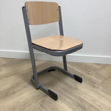 Project schoolstoel (rode stip) zithoogte 39 cm, Huis en Inrichting, Gebruikt, Grijs, Hout, Eén