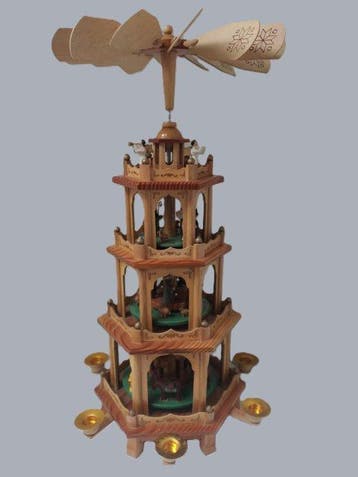 Kerstbeeldje - Draaiende kerstpiramide met vier verdiepingen, Antiek en Kunst