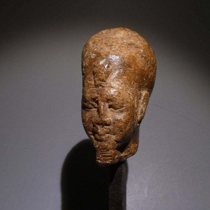 Oud-Egyptisch Steen Farao-hoofd beeldhouwwerk. 5,5 cm hoog., Verzamelen, Mineralen en Fossielen