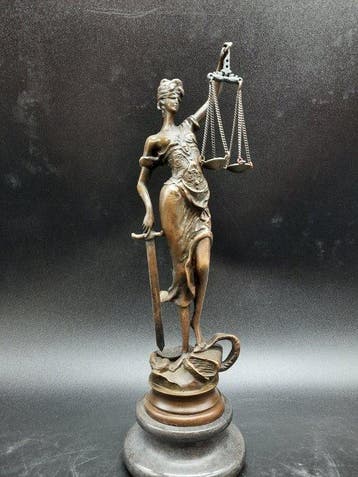 Beeld, Bronze: Lady Justice - 23.5 cm - Brons, Marmer - 2026