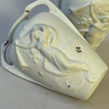 Vaas - Art Nouveau - Biscuit porseleinen Reliëf Bourdoir