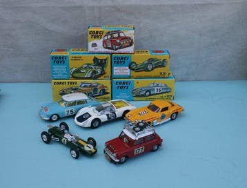 Corgi 1:43 - Modelauto (5) - Group of 5 Corgi Toys with, Nieuw