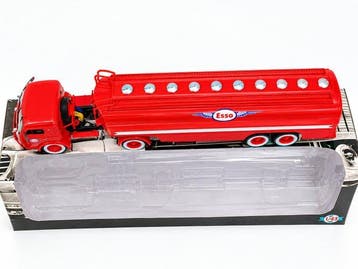 Altaya 1:43 - Model vrachtwagen - Somua JL 17, Esso