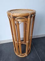 Support - Rotin, rotin - Deux tables d’appoint vintage