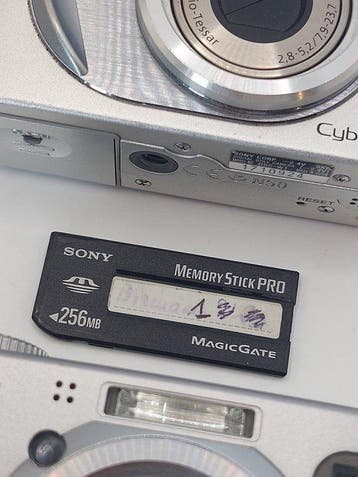 Sony DSC-W1 Digitale camera, Nieuw