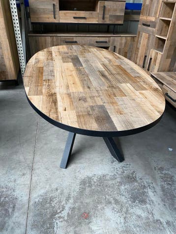 Scarlet eettafel, kleur mumbai, Nieuw, Overige materialen