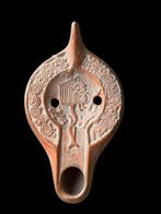 Laat-Romeins / Vroeg-Byzantijns Terracotta Olielamp met een