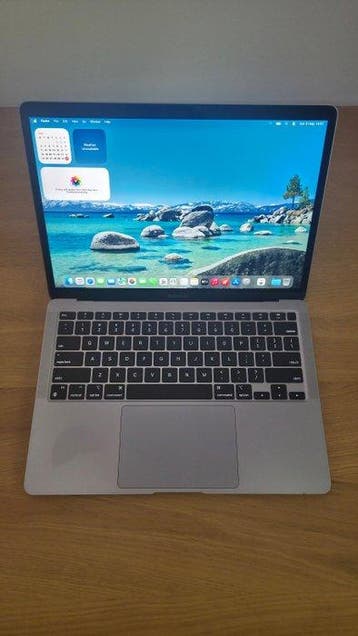 Apple MacBook Air 13.3 (M1, 2020) | 8GB RAM | 256GB SSD |