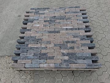 Veiling - 48,96 M2 Waalformaat Getrommeld Bruin-Zwart Nuance, Tuin en Terras, Nieuw