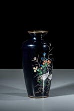 Vaas - Emaille, Een cloisonné vaas met een blauwe