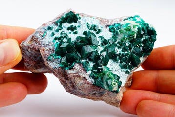 MUSEUM Dioptase met Calciet en Shattuckiet - uniek exemplaar, Collections