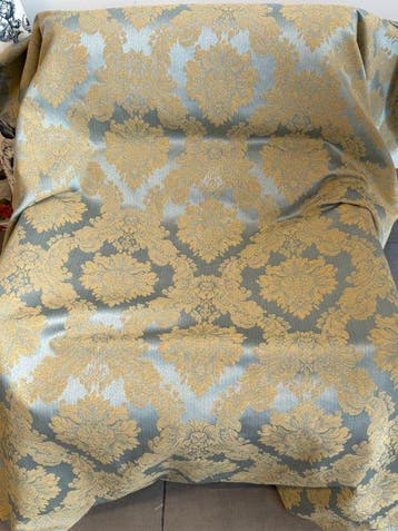 Barok jacquardweefsel in poederblauw en antiek goud –