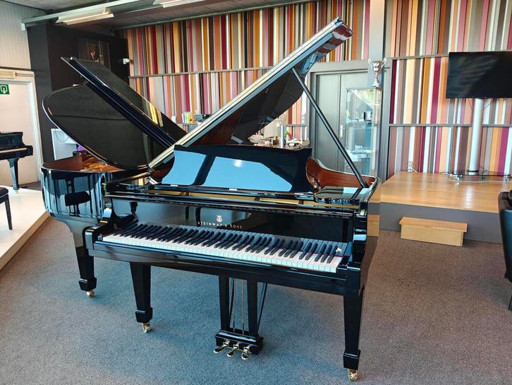 Steinway & Sons A-188 (2005), Musique & Instruments, Pianos, Envoi