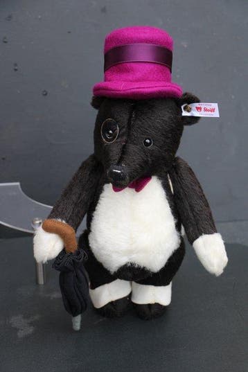 Steiff: Batman the Penguin teddybeer. (Oswald Cobblepot) -