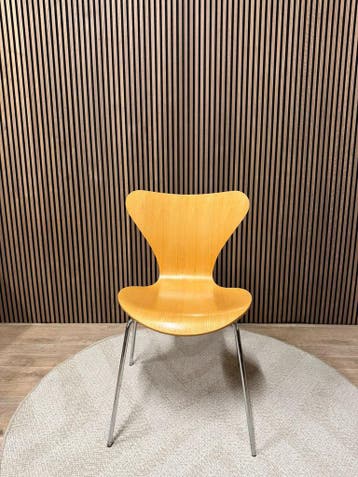 Voorraad Fritz Hansen Vlinderstoel Series 7 stoel, Verzenden, Zo goed als nieuw, Hout