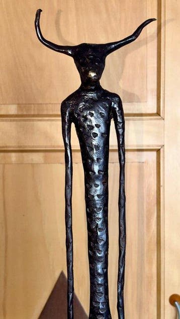Abdoulaye Derme - sculptuur, Le Minotaure - 83 cm - Brons