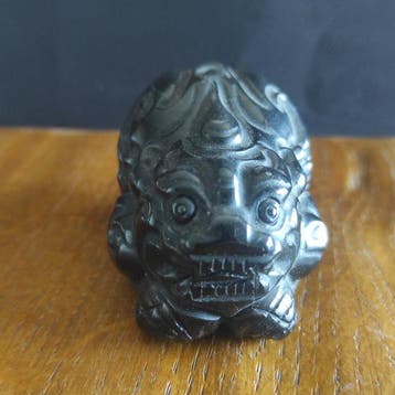 Houtsnijwerk van een Chinese draak Obsidiaan silver met