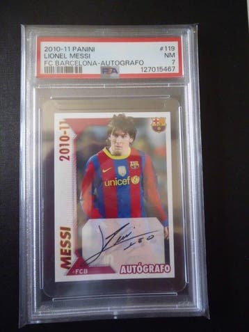 2010/11 Panini FC Barcelona Lionel Messi #119 - PSA 7 Graded, Verzamelen, Nieuw