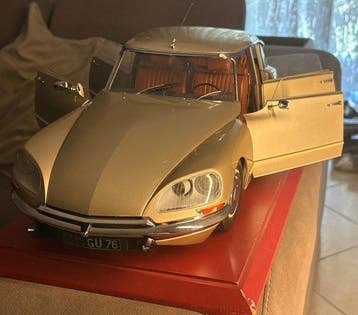 Altaya 1:8 - Voiture miniature - Citroen DS 21 Pallas