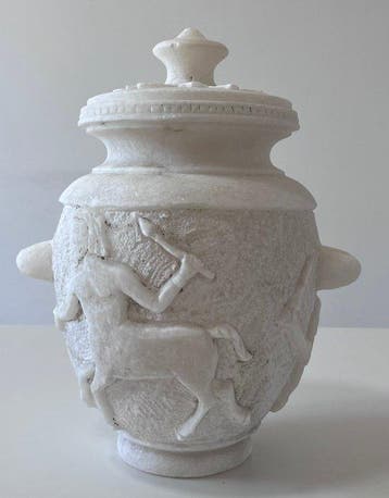 Urn - Emperador marmer - Handgesneden marmeren urn, Antiek en Kunst