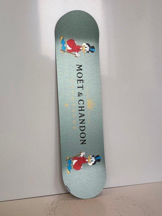 Rob VanMore - Skating by Moët & Chandon x Scrooge, Antiquités & Art, Art | Objets design