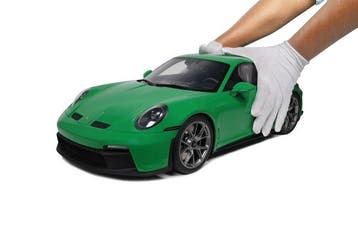 GT Spirit 1:8 - Modelauto - Porsche 911 992 GT3 1/8, Nieuw