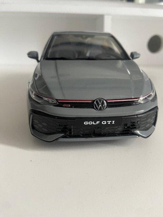 Otto Mobile 1:18 - Modelbouwdoos - Volkswagen Golf VIII GTI, Hobby & Loisirs créatifs, Voitures miniatures | 1:5 à 1:12
