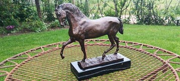 naar turner - Sculpture, Kwaliteitsbeeld- paard - Signatuur